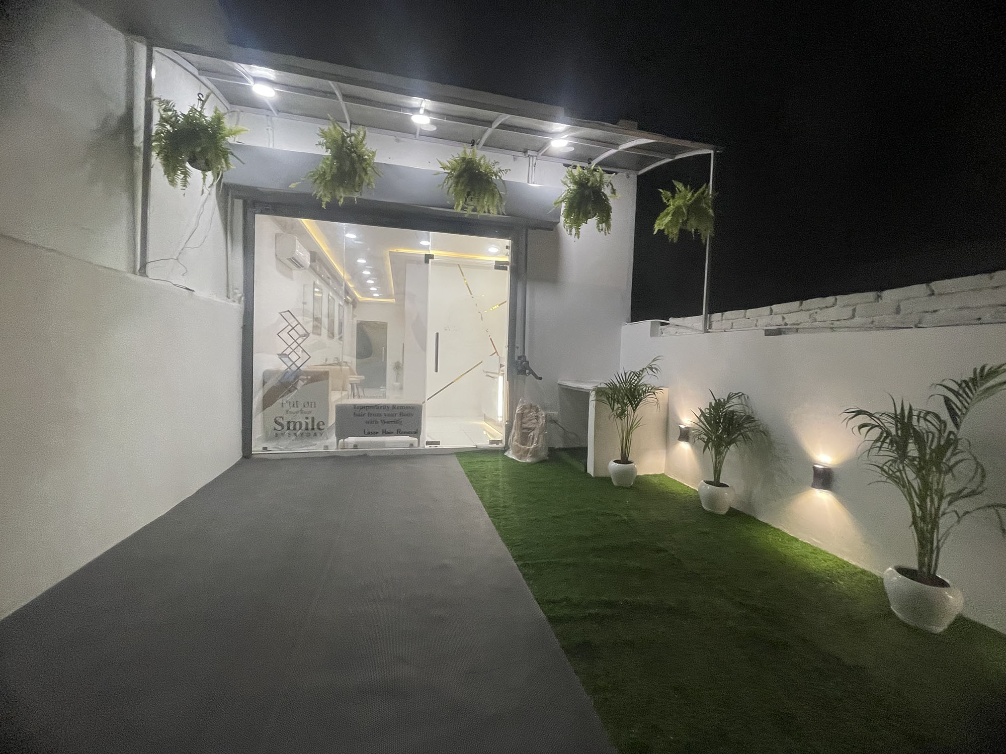 Luxury salon styling station design at Smile N Glow