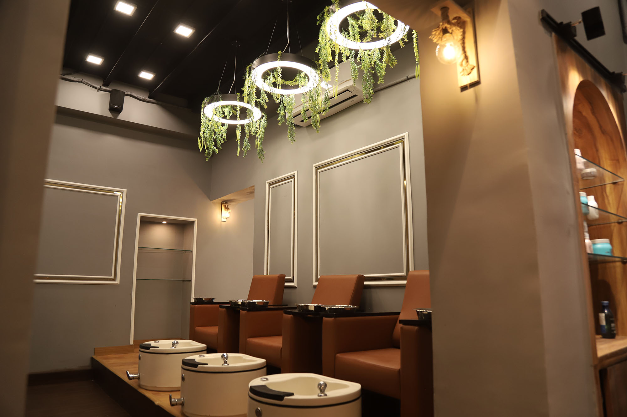 Minimalistic salon styling station design in Delhi