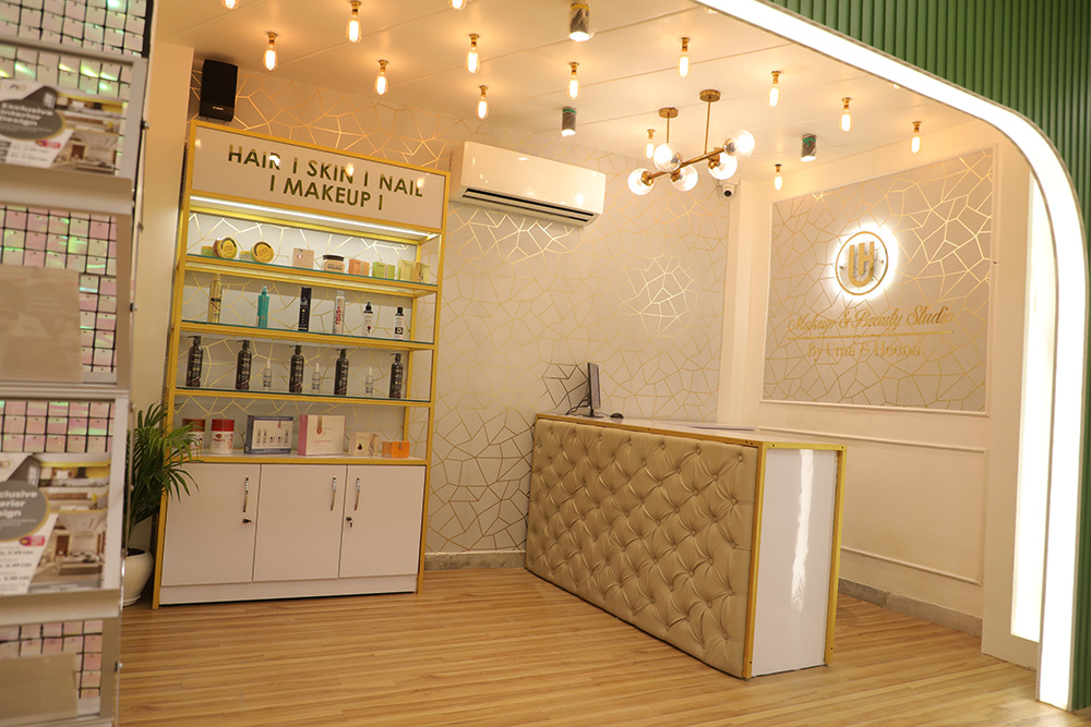 Luxury salon reception interior design - U&H Salon