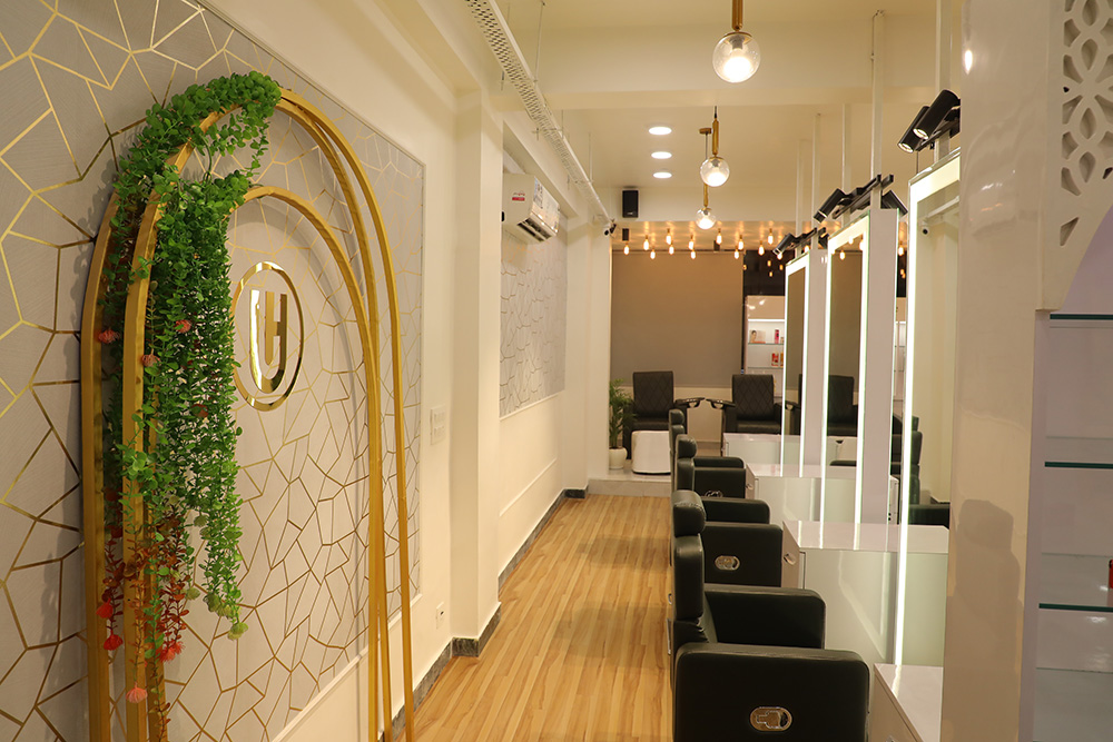 Luxury salon reception interior design - U&H Salon